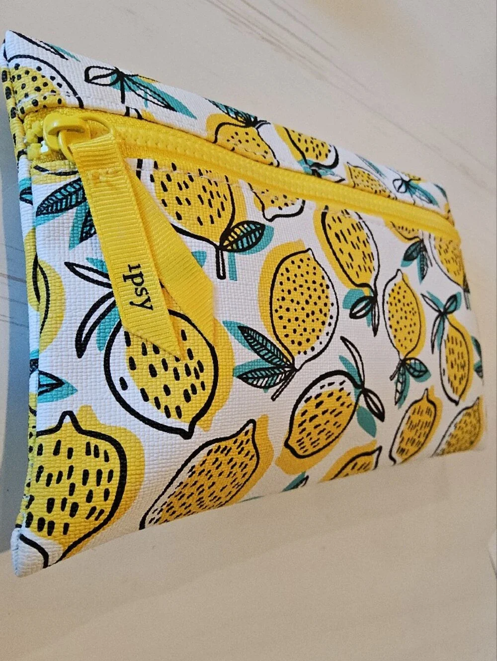 Ipsy Yellow Lemon Print Women’s Zip Pouch